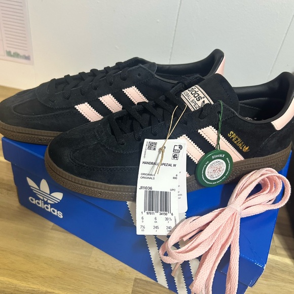 Adidas Handball Spezial W in Black and Pink - Picture 1 of 13